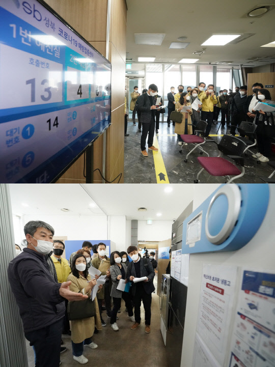 서울 성북구청 직원들이 구청 4층 성북아트홀에 설치돼 4월1일 개소하는 '성북구 코로나19 백신 예방접종센터' 운영을 앞두고 접종 동선 확인, 초저온냉동고 상태 확인 등 준비작업을 진행하고 있다.[사진=성북구 제공]